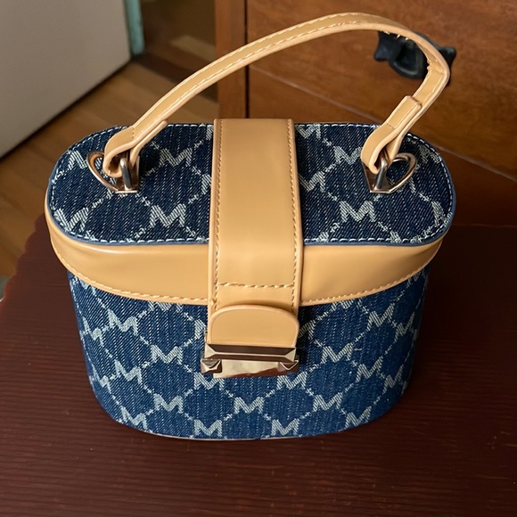 M mini bag w/ crossbody strap PINK - Picture 4 of 10